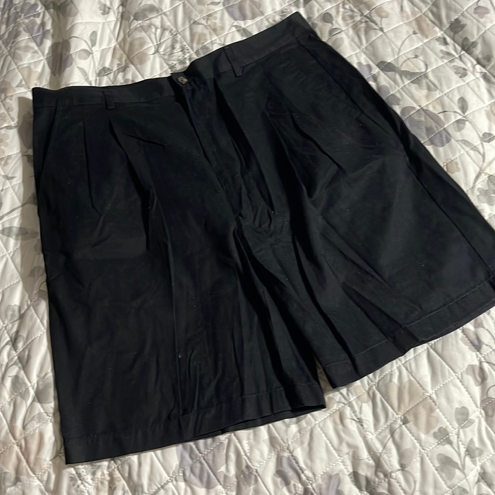 Like new Greg Norman black shorts 36